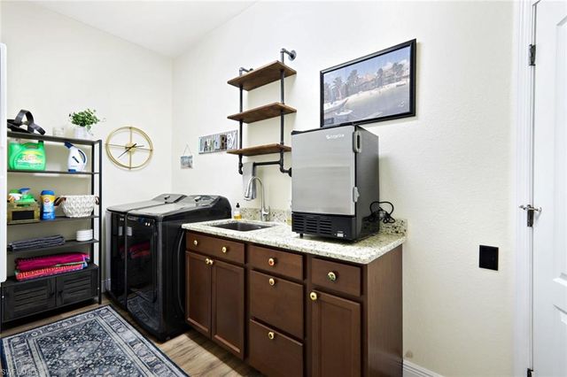 2047 SE 28th TER, Cape Coral, FL 33904