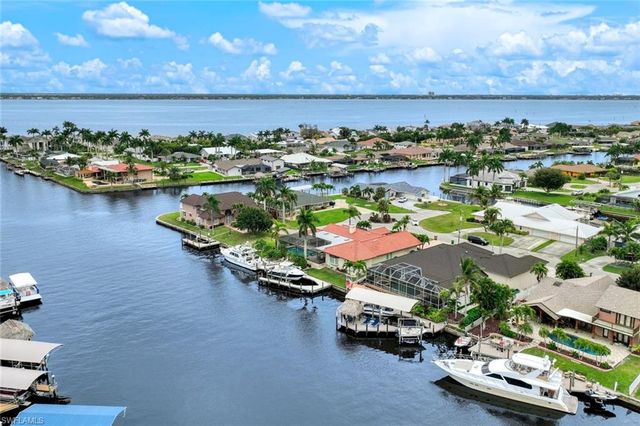 2047 SE 28th TER, Cape Coral, FL 33904
