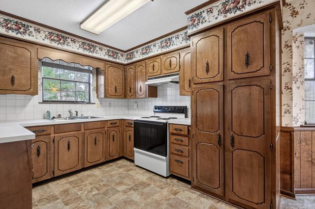 212 Calva Rd, Sherwood, AR 72120