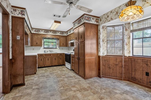 212 Calva Rd, Sherwood, AR 72120