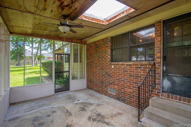 212 Calva Rd, Sherwood, AR 72120
