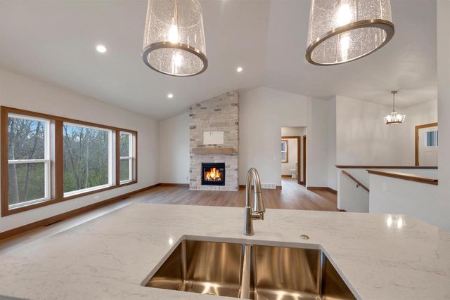 2578 N STELLITA CIRCLE, De Pere, WI 54115