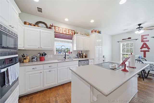 1582 E 166th Street N, Skiatook, OK 74070