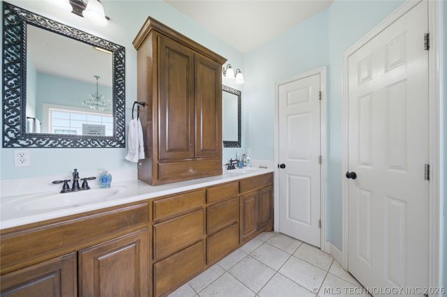 1582 E 166th Street N, Skiatook, OK 74070