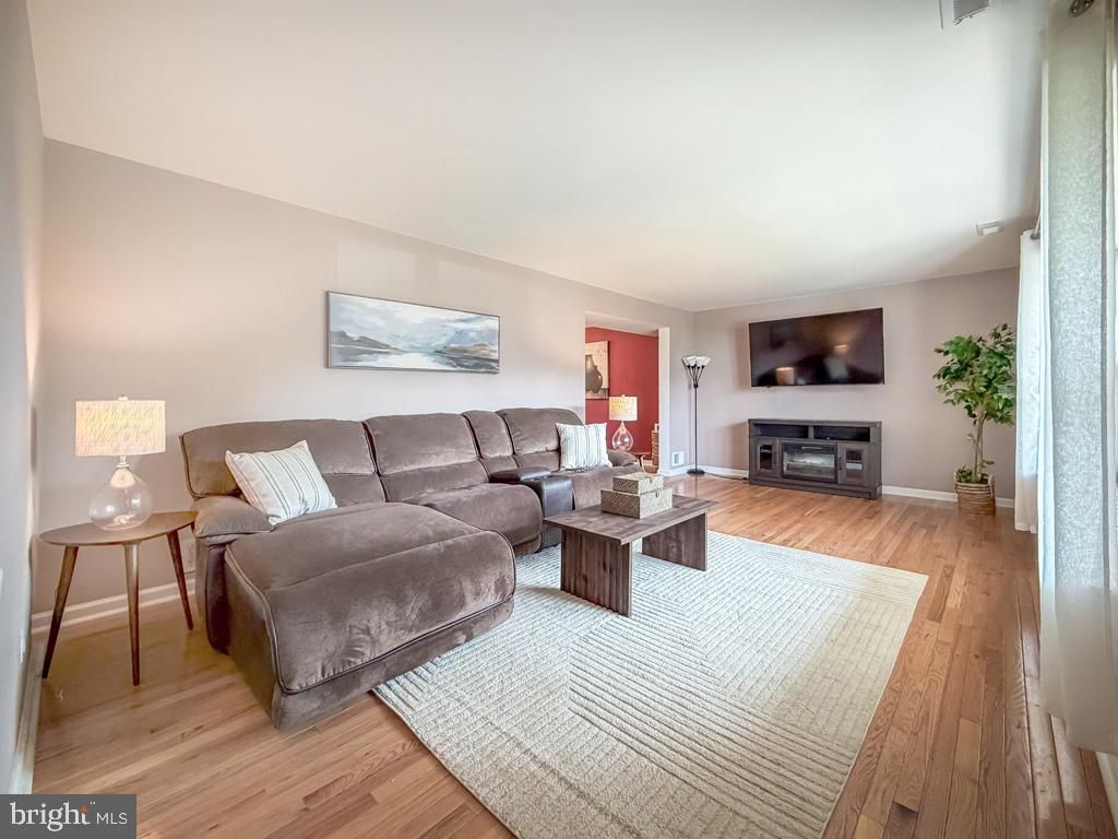 3636 VALLEY MEADOW DR, BENSALEM, PA 19020 — photo 2