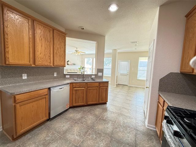 3118 Creek Bank Lane, Pearland, TX 77581