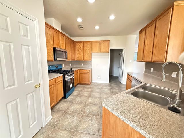 3118 Creek Bank Lane, Pearland, TX 77581