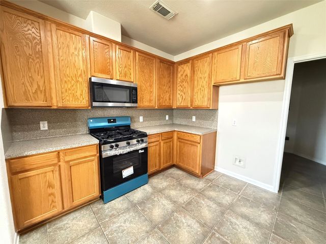 3118 Creek Bank Lane, Pearland, TX 77581