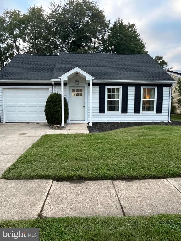 4 HEATHER PL, SOUTHAMPTON TWP, NJ 08088 — exterior