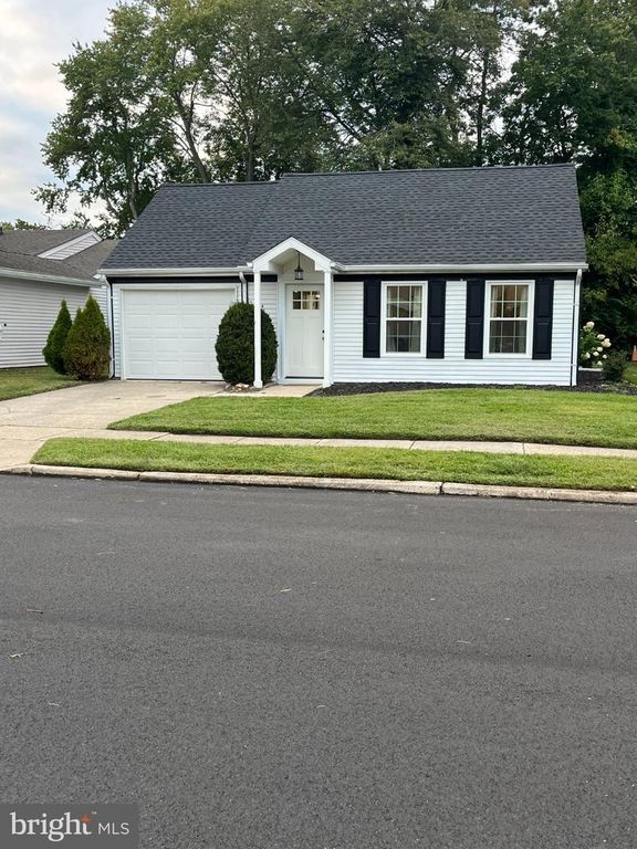4 HEATHER PL, SOUTHAMPTON TWP, NJ 08088 — photo 2