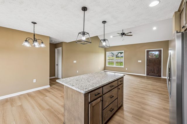 32 Iris Way, Lafayette, TN 37083
