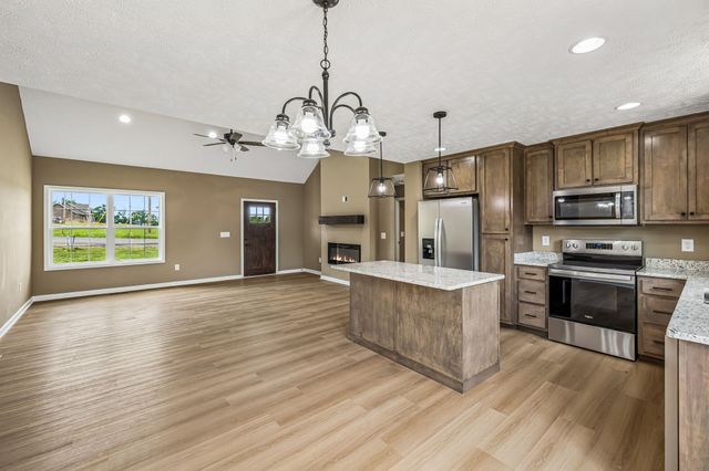 32 Iris Way, Lafayette, TN 37083