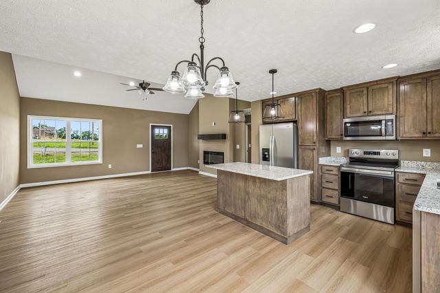 32 Iris Way, Lafayette, TN 37083