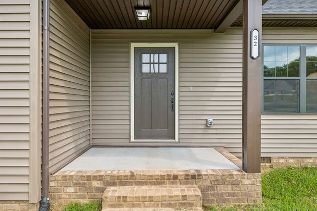 32 Iris Way, Lafayette, TN 37083
