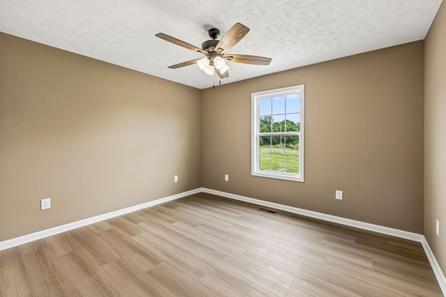 32 Iris Way, Lafayette, TN 37083