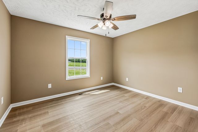 32 Iris Way, Lafayette, TN 37083