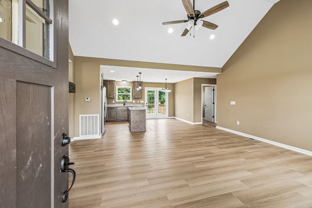 32 Iris Way, Lafayette, TN 37083