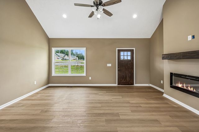 32 Iris Way, Lafayette, TN 37083