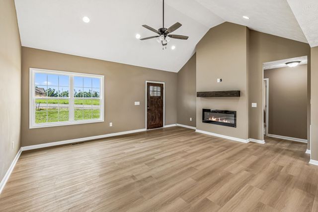 32 Iris Way, Lafayette, TN 37083