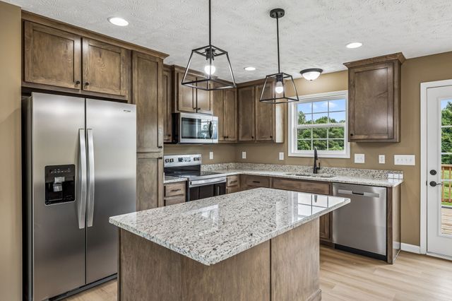32 Iris Way, Lafayette, TN 37083