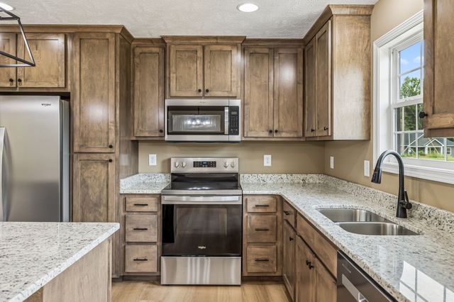 32 Iris Way, Lafayette, TN 37083