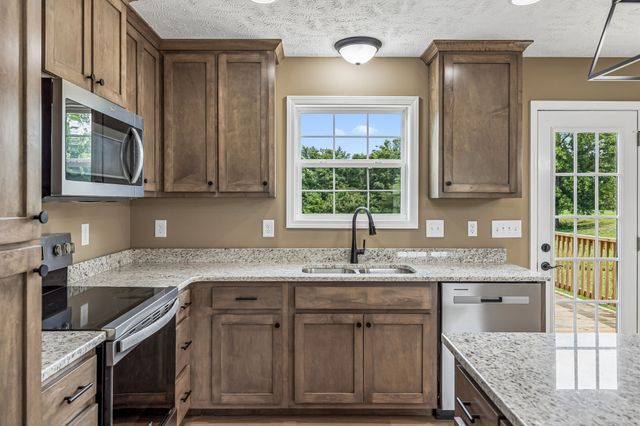 32 Iris Way, Lafayette, TN 37083