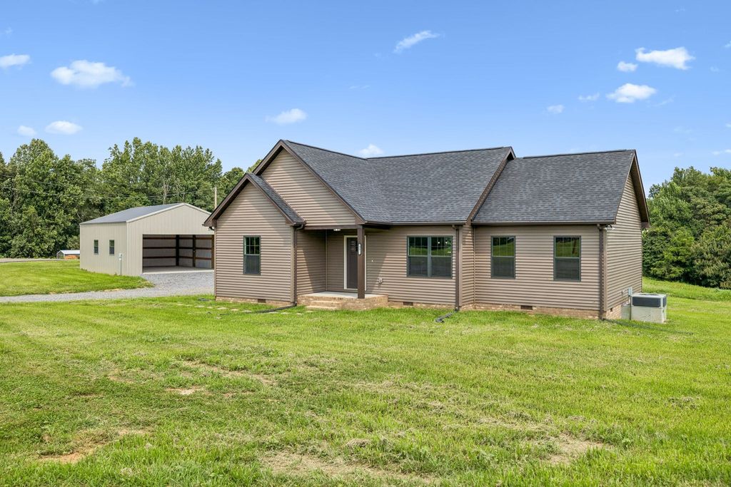 32 Iris Way, Lafayette, TN 37083