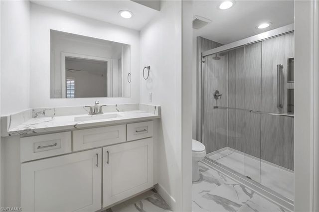 222 Harbour DR # 114, Naples, FL 34103