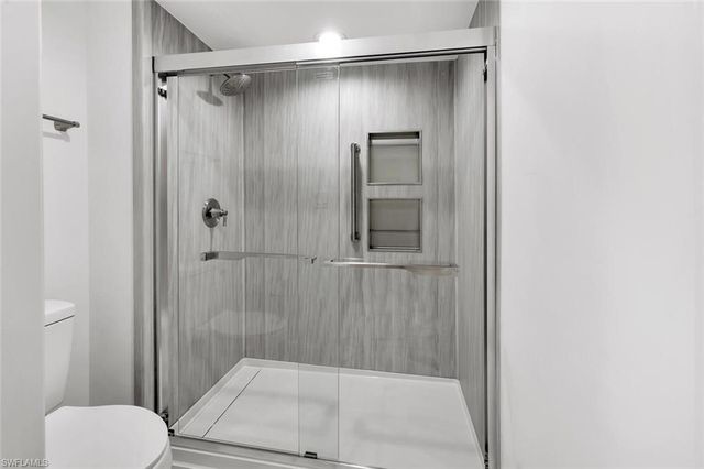 222 Harbour DR # 114, Naples, FL 34103