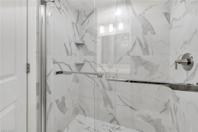 222 Harbour DR # 114, Naples, FL 34103