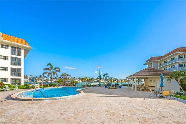 222 Harbour DR # 114, Naples, FL 34103