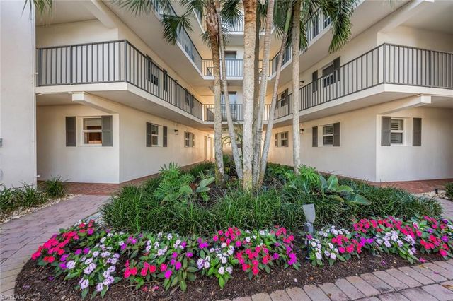222 Harbour DR # 114, Naples, FL 34103