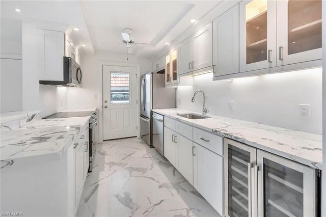 222 Harbour DR # 114, Naples, FL 34103