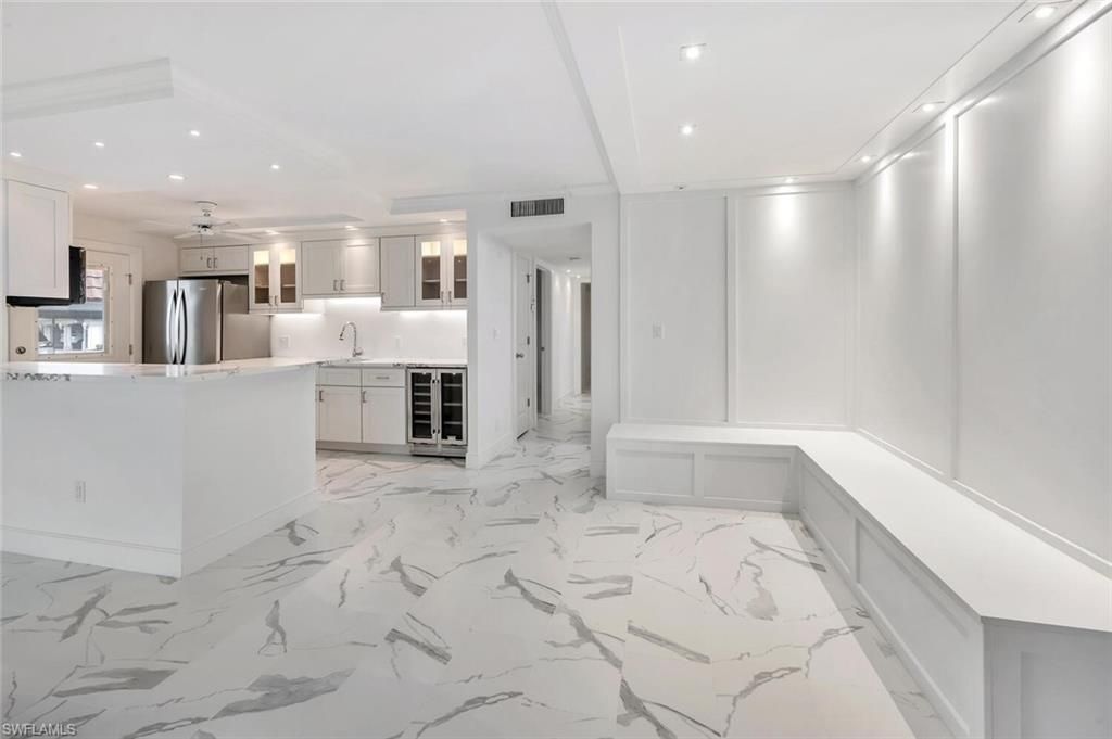 222 Harbour DR # 114, Naples, FL 34103