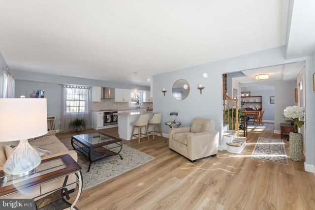 12824 MELVILLE LN, Fairfax, VA 22033