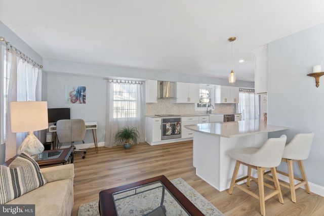 12824 MELVILLE LN, Fairfax, VA 22033