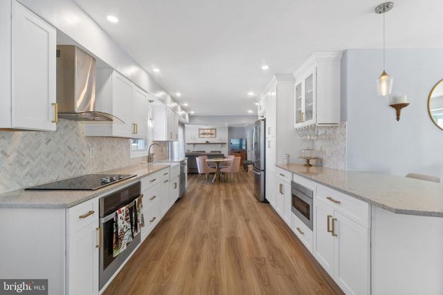 12824 MELVILLE LN, Fairfax, VA 22033