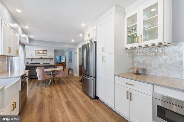 12824 MELVILLE LN, Fairfax, VA 22033