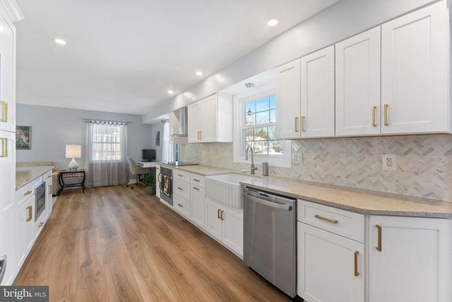 12824 MELVILLE LN, Fairfax, VA 22033