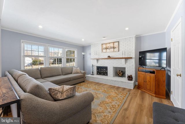 12824 MELVILLE LN, Fairfax, VA 22033