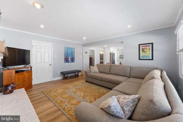 12824 MELVILLE LN, Fairfax, VA 22033