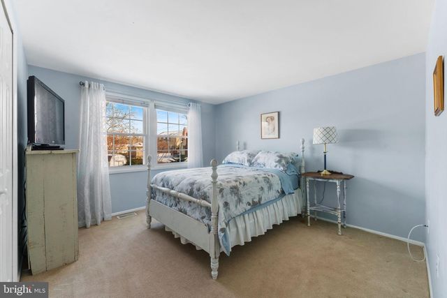 12824 MELVILLE LN, Fairfax, VA 22033