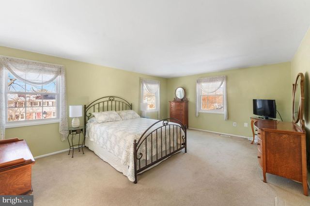 12824 MELVILLE LN, Fairfax, VA 22033