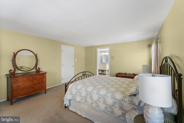 12824 MELVILLE LN, Fairfax, VA 22033