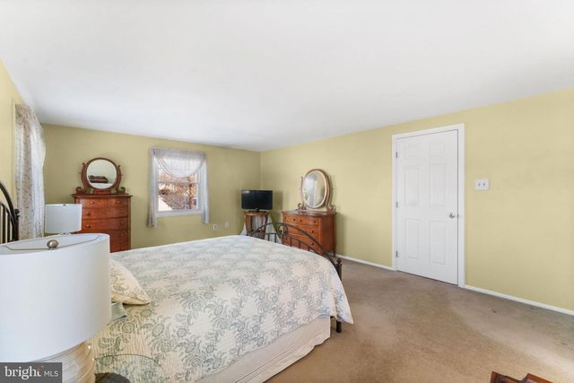 12824 MELVILLE LN, Fairfax, VA 22033