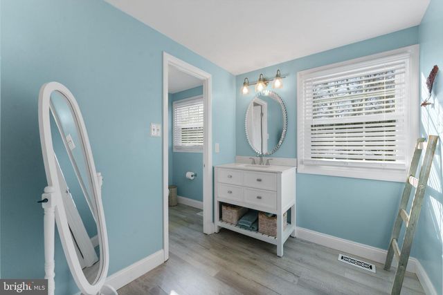 12824 MELVILLE LN, Fairfax, VA 22033