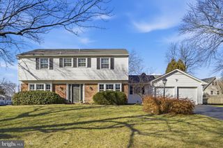 12824 MELVILLE LN, Fairfax, VA 22033