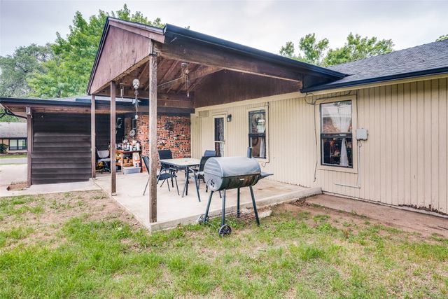 727 Norwood Drive, Hurst, TX 76053