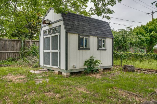727 Norwood Drive, Hurst, TX 76053