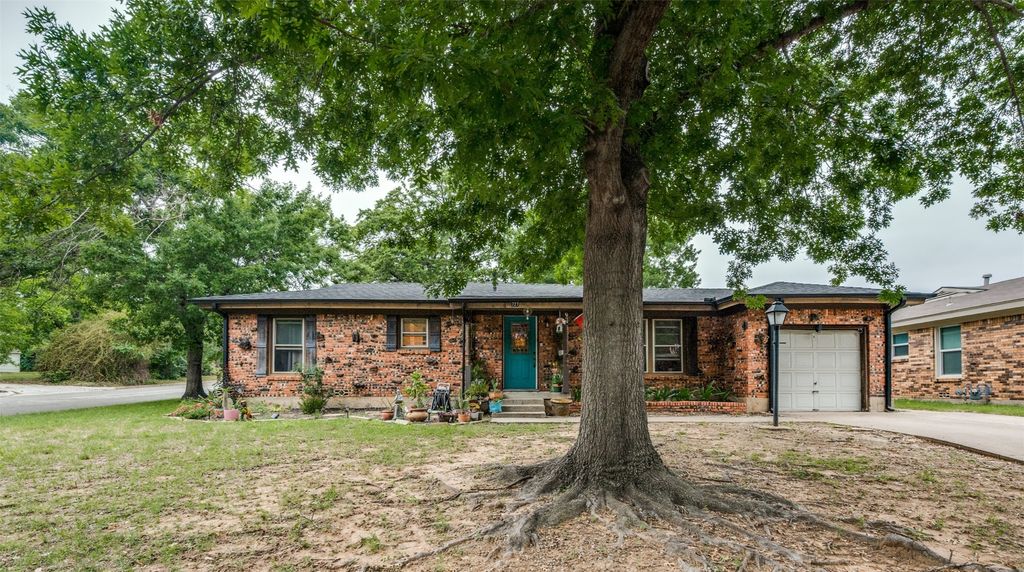 727 Norwood Drive, Hurst, TX 76053
